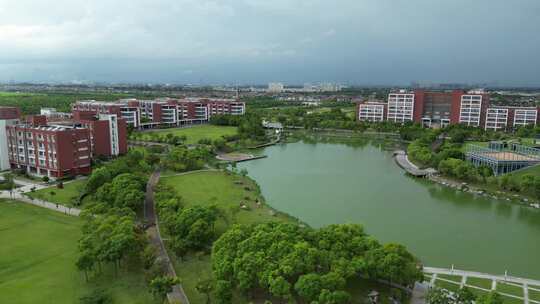 华东理工大学校园蓝天白云风景视频素材模板下载