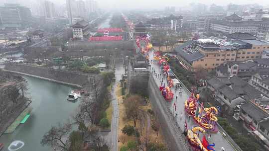 起飞风雪中的西安永宁门古城墙花灯会