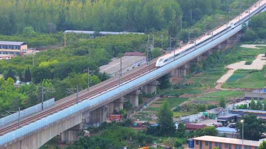 航拍京沪高铁、济枣高铁行驶的动车