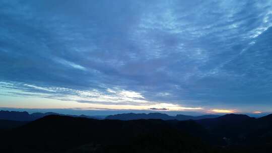 广元曾家山腹地的云天与大山