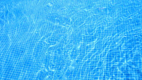 蓝色的游泳池