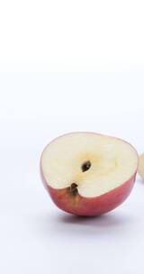【正版素材】美食水果切苹果白背景竖屏旋转
