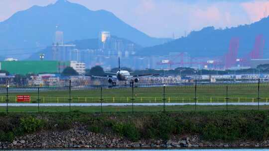 天合联盟航空飞机在深圳机场降落