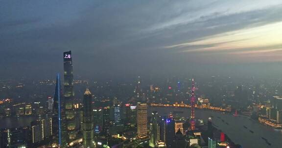 上海梅雨季夜景航拍