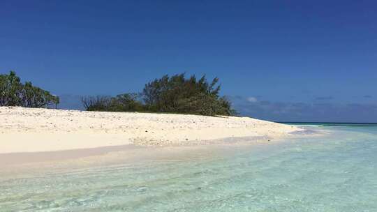  岛屿上的白色沙滩景观视频素材模板下载