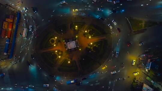 胡志明越南夜间空中交通圆形广场俯视图