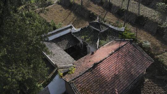 山间田野老建筑寺庙航拍