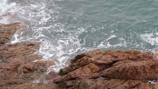 深圳海岸线-大梅沙礁石风起浪涌