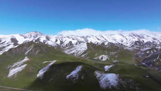 航拍青藏高原青海祁连山脉天境祁连雪山雪景