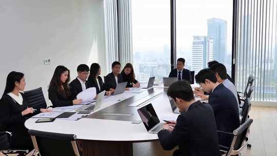 商务人士会议室开会场景