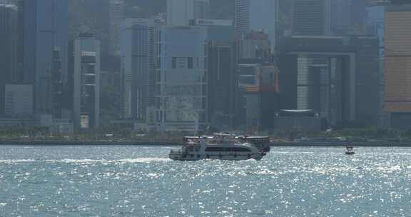 香港海上行驶的轮船