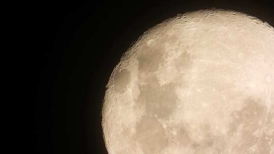 月球近距离近观察的放大细节