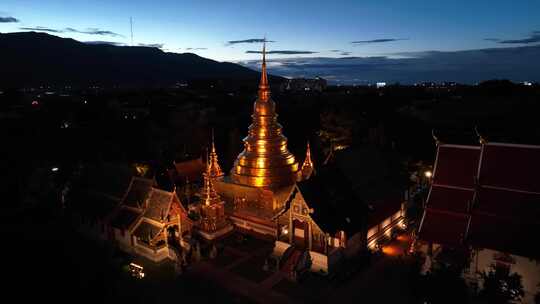 原创 泰国清迈古城帕辛寺寺庙夜景航拍风光