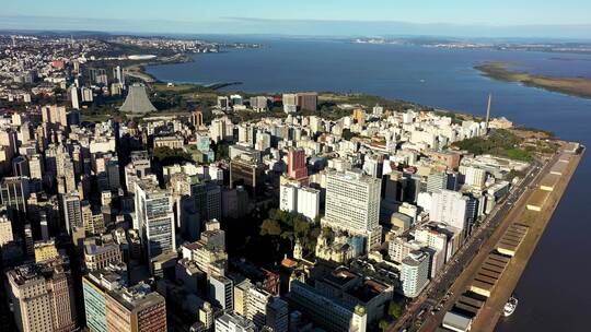 巴西阿雷格里港。巴西城市天际线地标。市中心的建筑