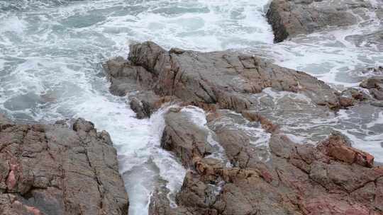 深圳海岸线-大梅沙礁石风起浪涌