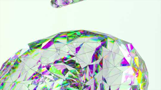 透明液体流动到具有彩虹反射的几何钻石表面