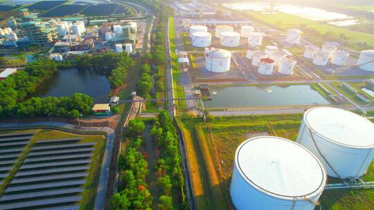 地面上的汽油补给站油罐基地航拍