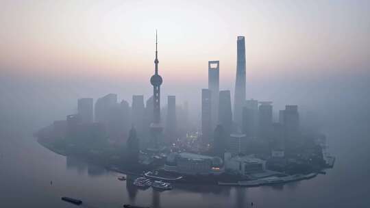 雾霭中灯火通明的城市商务楼群夜景