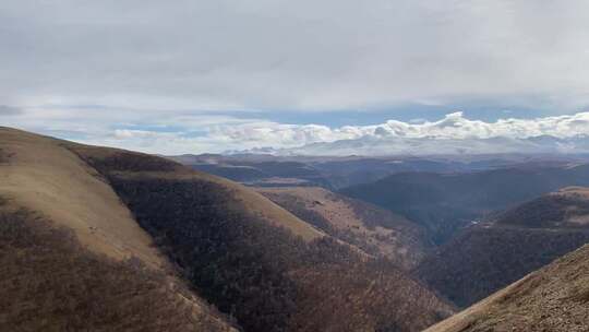 山脉全景