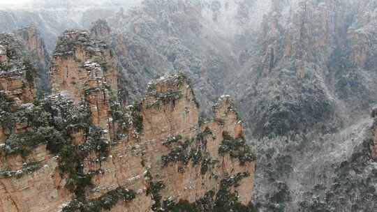 张家界武陵源5A景区袁家界雪景无人机航拍