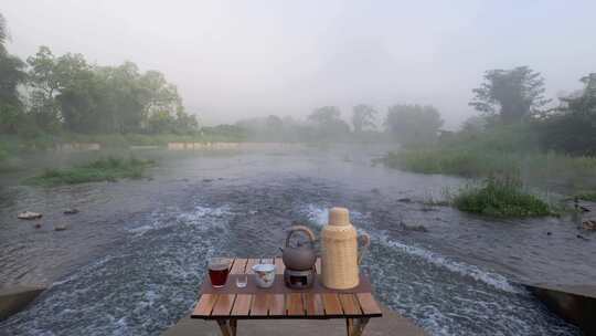 河畔木桌茶具自然风光