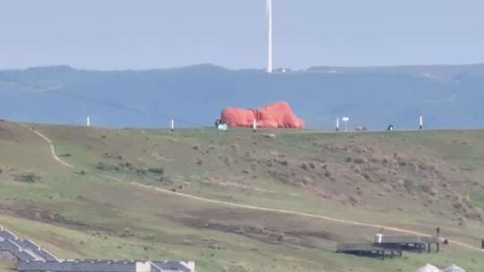 贵州龙里大草原大地之子雕塑视频素材模板下载