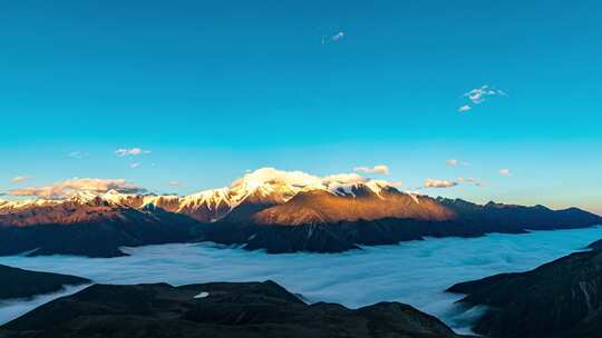 贡嘎雪山日照金山延时