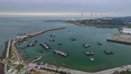 福建漳州超强台风影响渔船进港避风