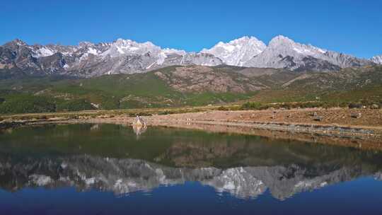 航拍云南玉龙雪山