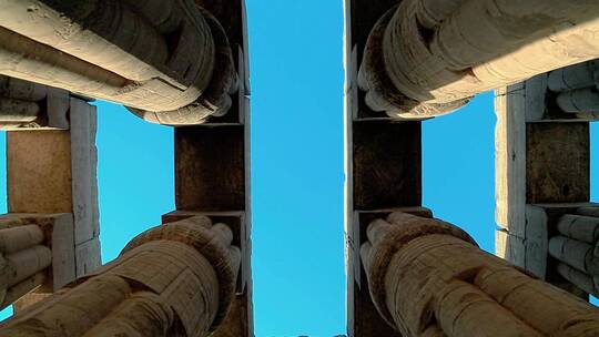 卢克索神庙中的石柱