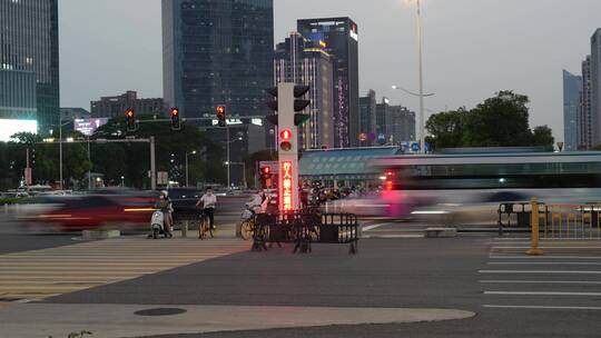 下班时段的城市道路景观