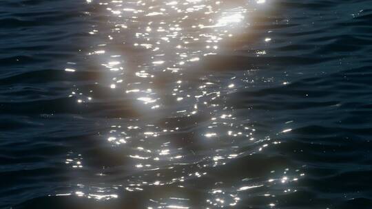 洱海湖面波光粼粼落日星芒唯美浪漫光带反光
