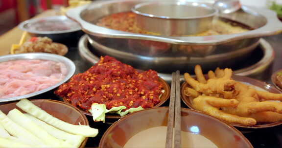 中国重庆市火锅特色美食-涮肉