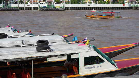 泰国曼谷郑王庙河道游船邮轮