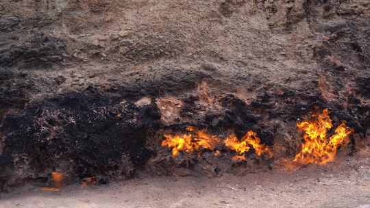 阿塞拜疆巴库YANARDAG天然气火山视频素材模板下载