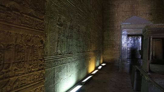 荷鲁斯神庙的大厅