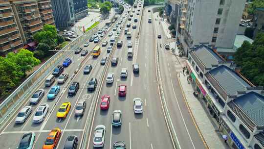 俯拍城市道路堵车 车辆行驶缓慢