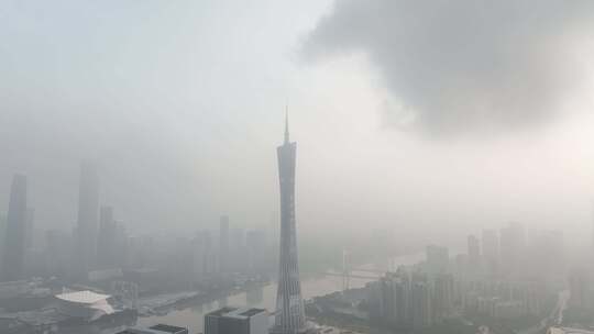 广州塔云雾清晨阳光雨后天气日出极端天气