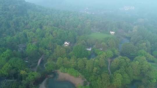 航拍杭州西湖太子湾公园早晨雾景视频