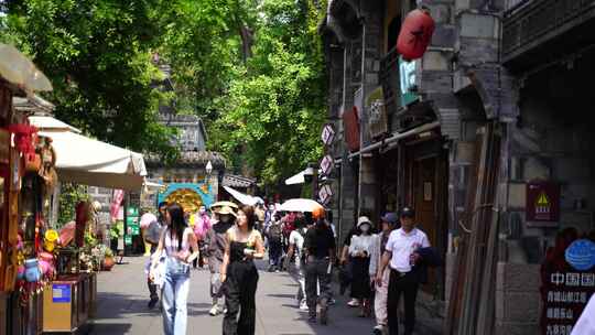 成都锦里古街走路第一视角路上行人街景人流