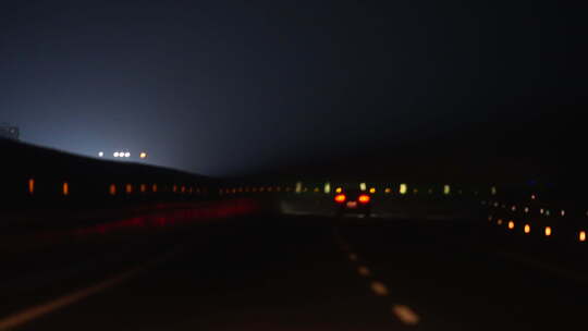 夜间高速行车