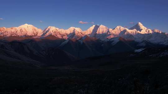 川西贡嘎雪山日照金山延时