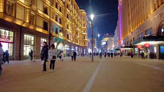 上海外滩夜晚春节南京路步行街夜景人流视频