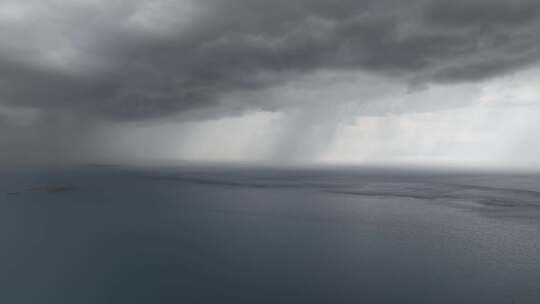 航拍新疆赛里木湖北麓暴雨来袭极端天气景观