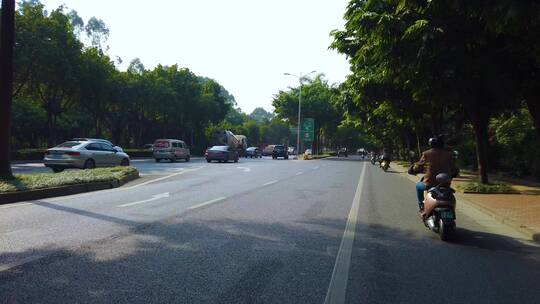 马路上骑电单车 骑行第一人称视角 街景