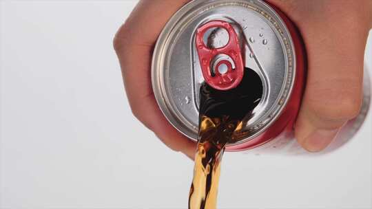 可乐倒入杯中视频素材模板下载