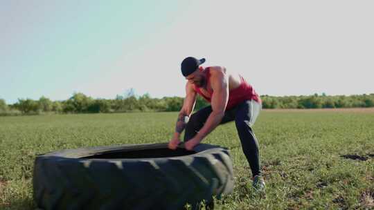 CrossFit运动员在户外展示车轮拉动