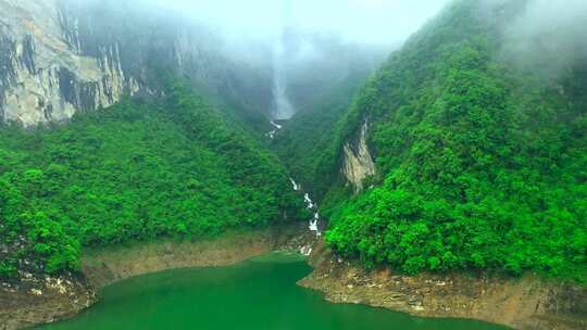 湖北恩施大峡谷雨后峡谷涧水流泉飞瀑