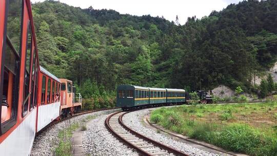 实拍明月山小火车