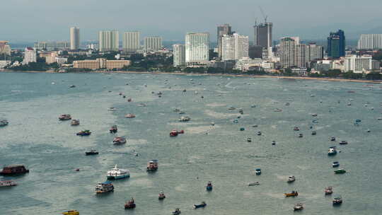 漂浮在海上的许多船只的俯视图时间流逝泰国